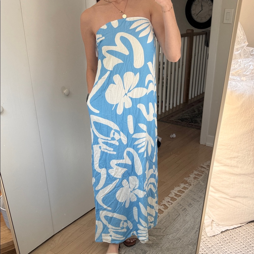 Lulu's Strapless Blue and White Floral Dress